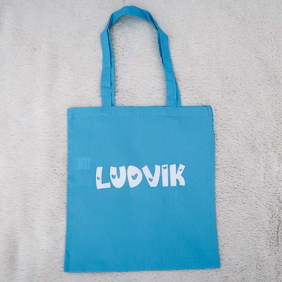 Totebag med navn i hjerteskrift