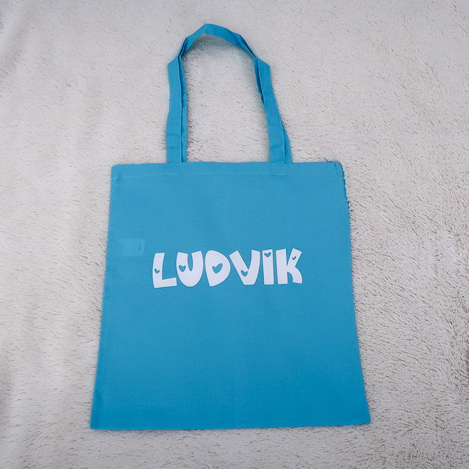 Totebag med navn i hjerteskrift